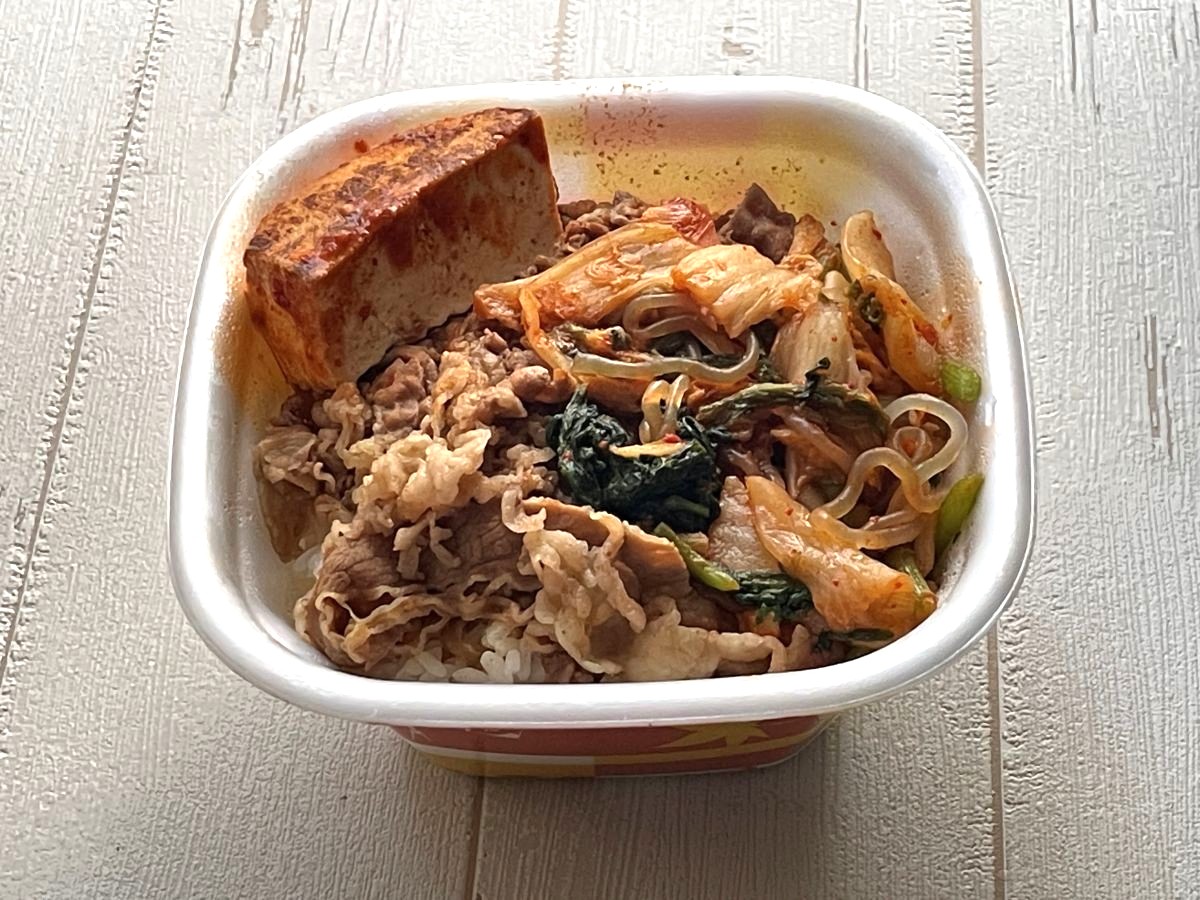 ［すき家］辛旨すきやき牛丼を実食レビュー！