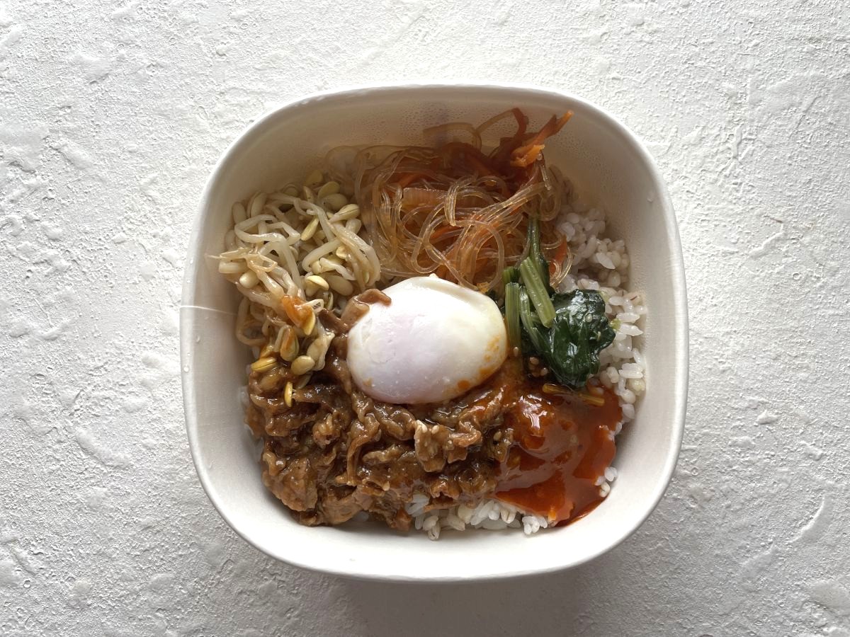 ［セブンイレブン］旨辛牛焼肉の温玉ビビンバ丼を実食レビュー！